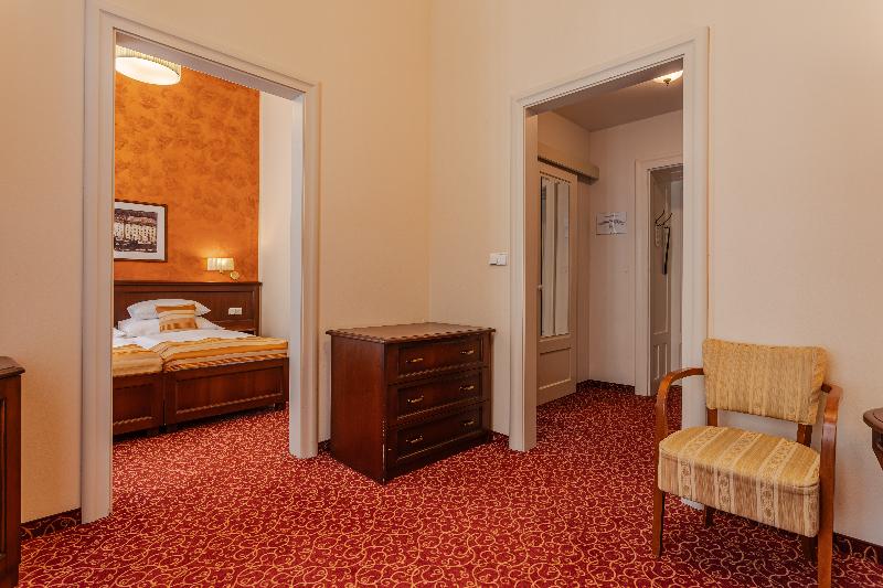 Полулюкс, Radium Palace