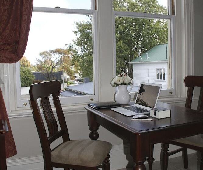 استودیوی استاندارد, Merivale Manor