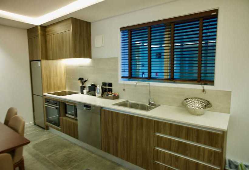 آپارتمان لوکس 2 خوابه, Regal Palms Resort