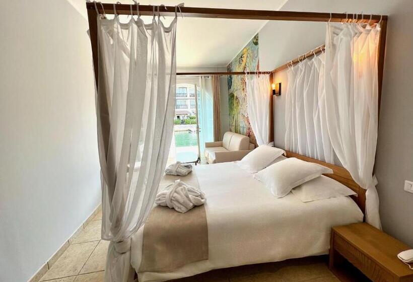 可观景的小型套房, Le Suffren Hôtel