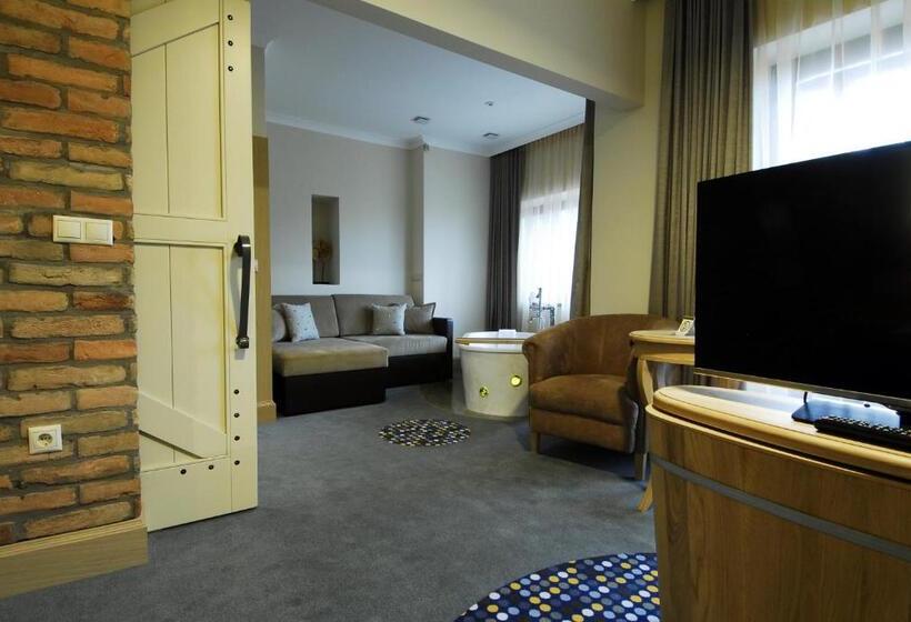 Полулюкс с Балконом, Crocus Gere Bor Hotel Resort & Wine Spa