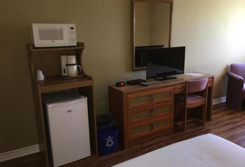带2个双人床的标准工作室, Annapolis Royal Inn
