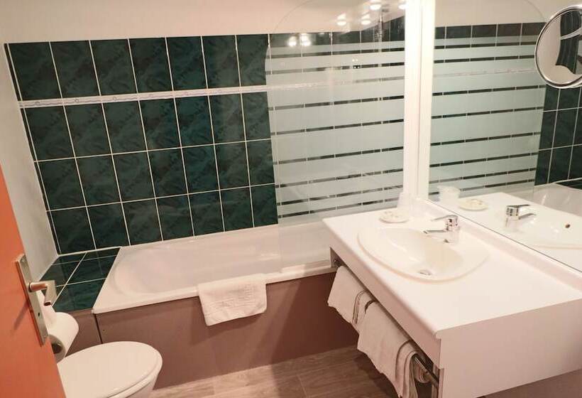 اتاق استاندارد سه نفره, Logis Hôtel Des Oliviers