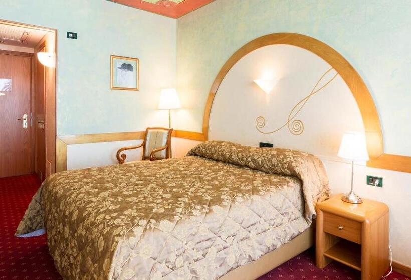 Superior room with lake view, Aquila D Oro Desenzano
