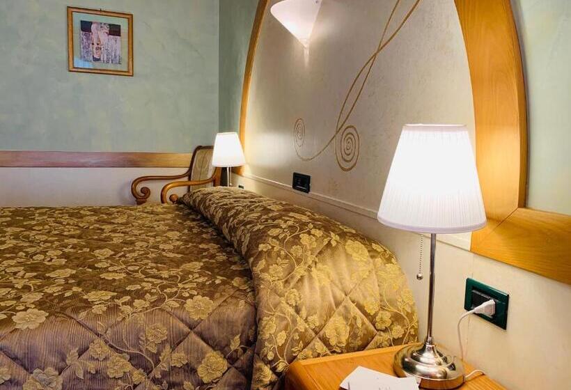 اتاق استاندارد, Aquila D Oro Desenzano