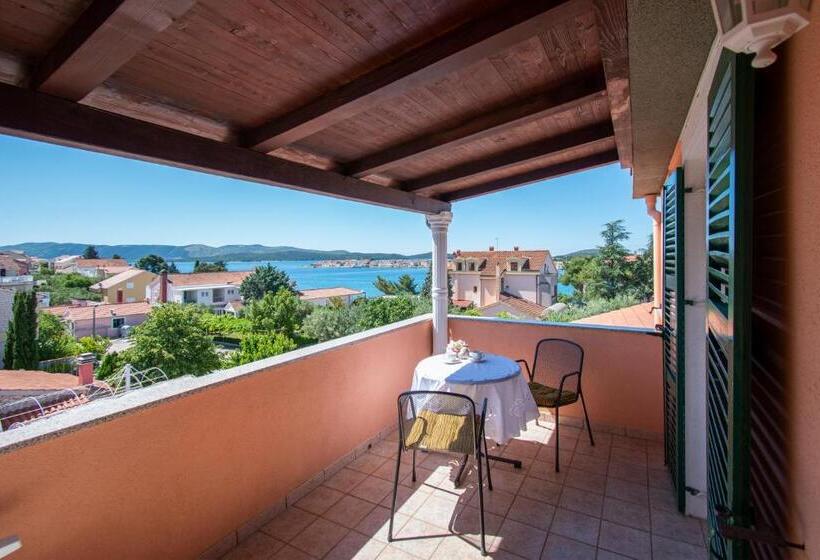 استودیوی استاندارد با چشم‌انداز دریا, Villa Rosa