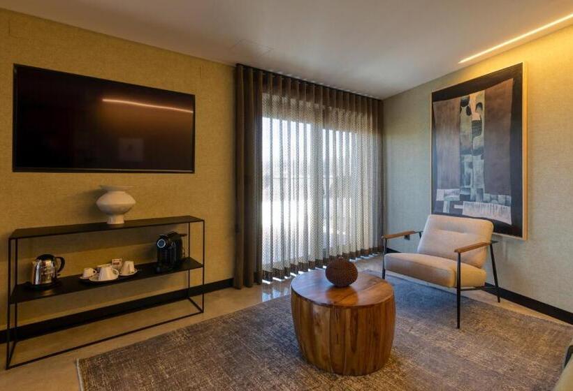 스위트, Well Hotel & Spa