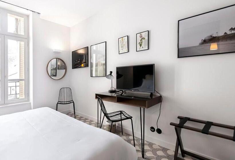 Номер Deluxe, Des Carmes