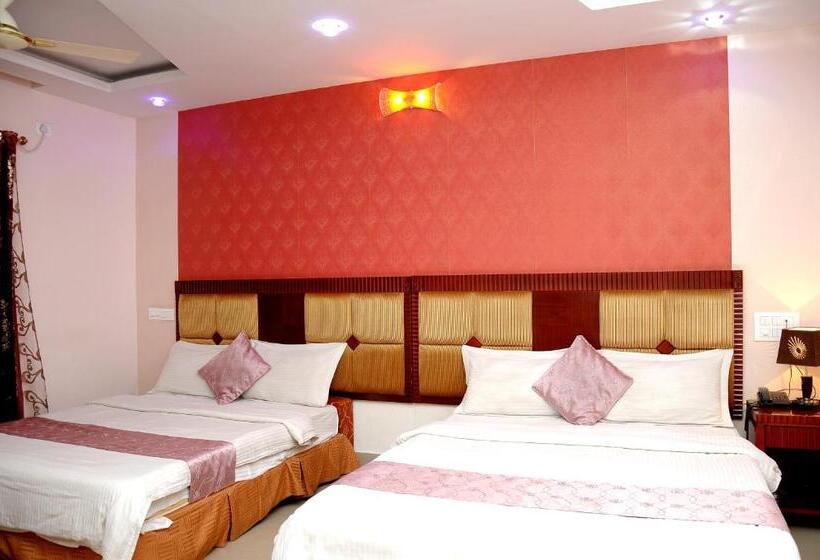اتاق استاندارد سه نفره, Kings Kastle