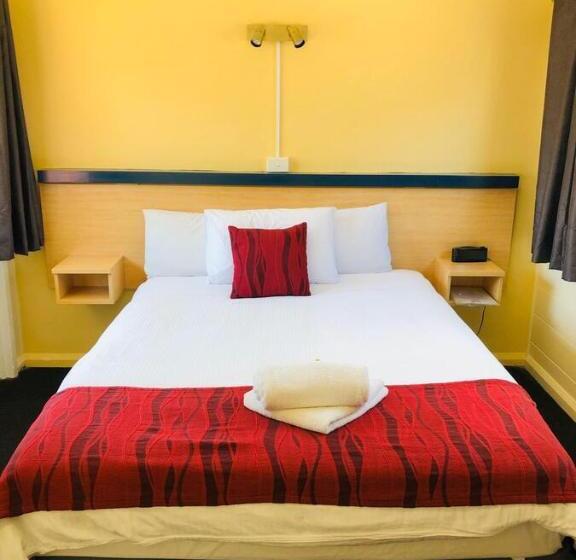 Номер Стандарт, Red Cedar Motel