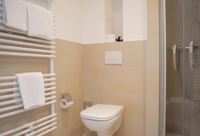 اتاق خانوادگی, Augusten Hotel München