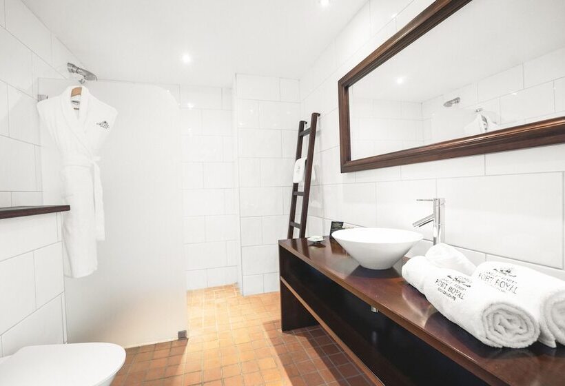 اتاق استاندارد با بالکن و چشم‌انداز دریا, Langley Resort Fort Royal