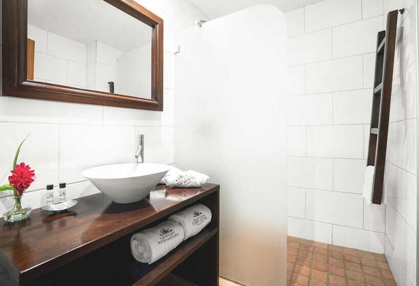 اتاق استاندارد با چشم‌انداز دریا, Langley Resort Fort Royal