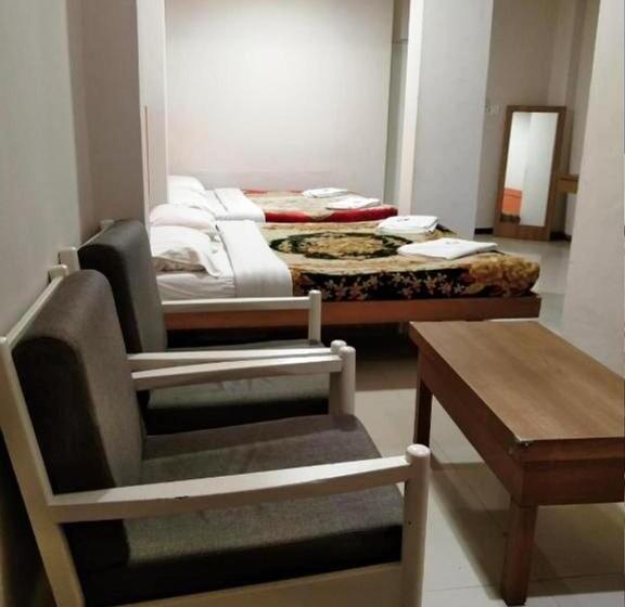 4인용 스탠다드 룸, Preethi Palace