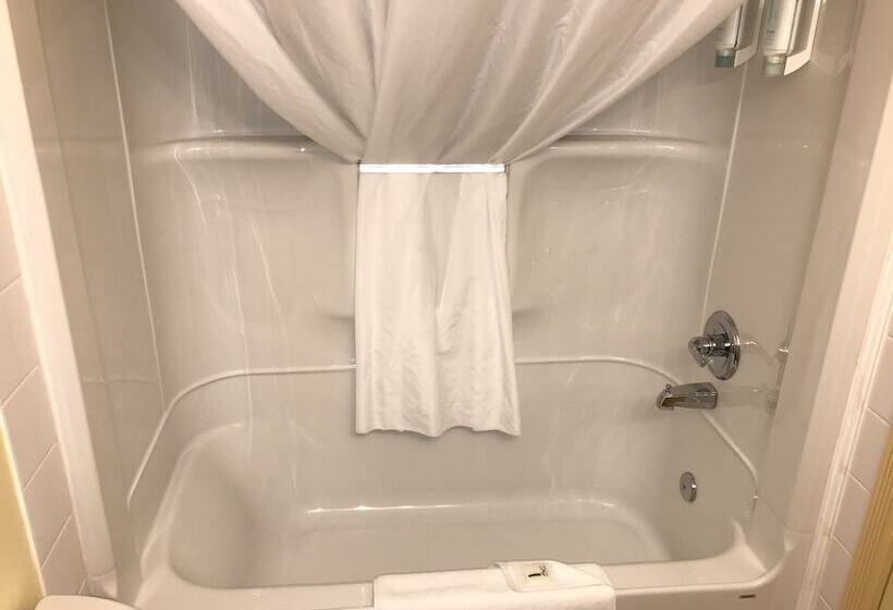 Люкс, Quality Inn & Suites