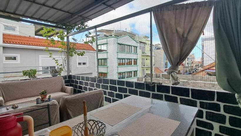اتاق اکونومی, In The Heart Of Praia   Family B&b