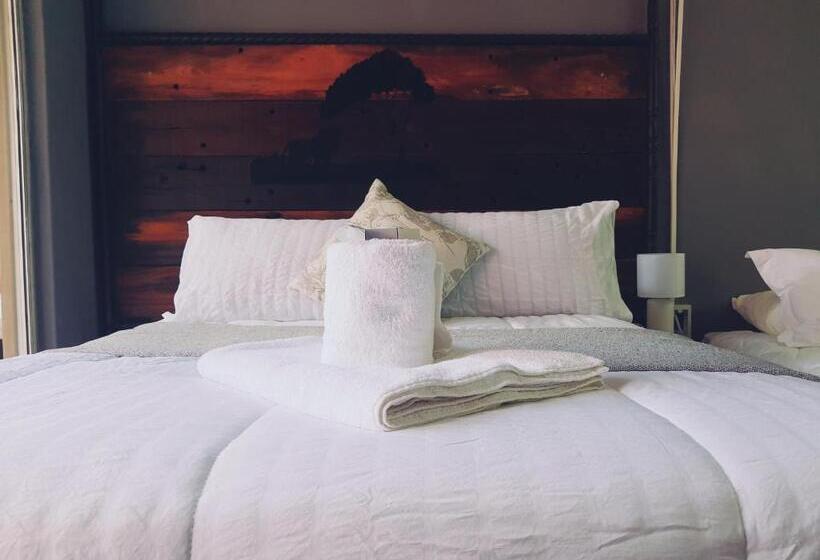 Люкс Повышенной Комфортности, Ay Jay S Guesthouse