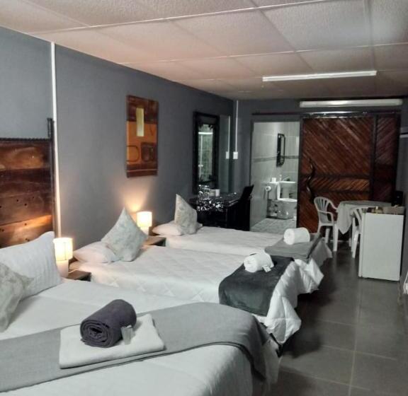 Люкс Повышенной Комфортности, Ay Jay S Guesthouse