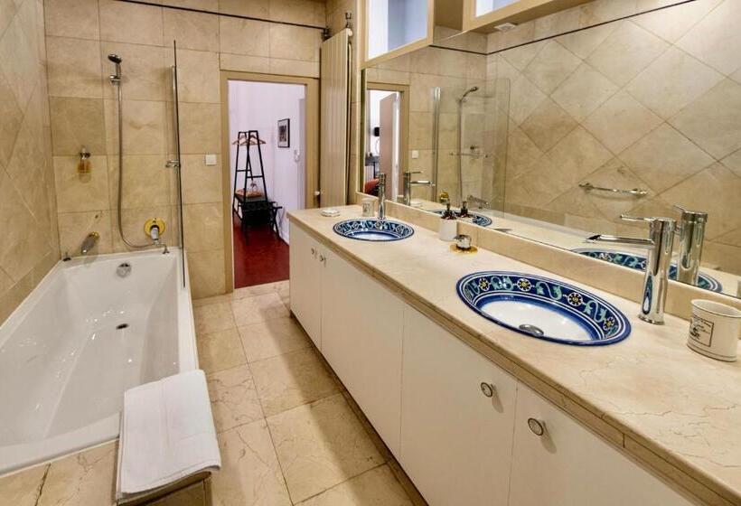Deluxe Suite King Bed, La Chapelle Sur La Sorgue