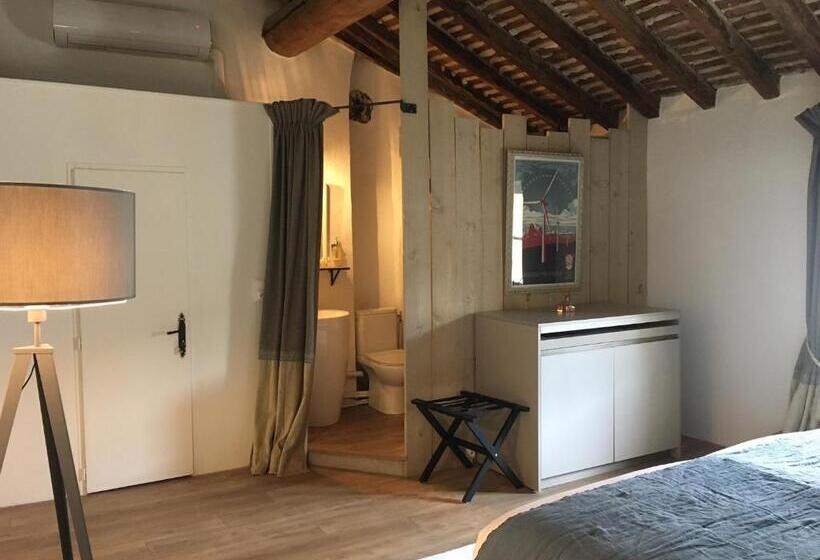 اتاق لوکس با چشم‌انداز شهر, La Chapelle Sur La Sorgue