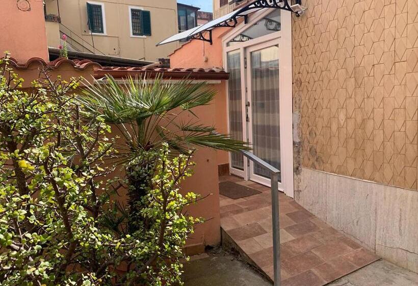 Номер Deluxe, Comforthouse Ladispoli