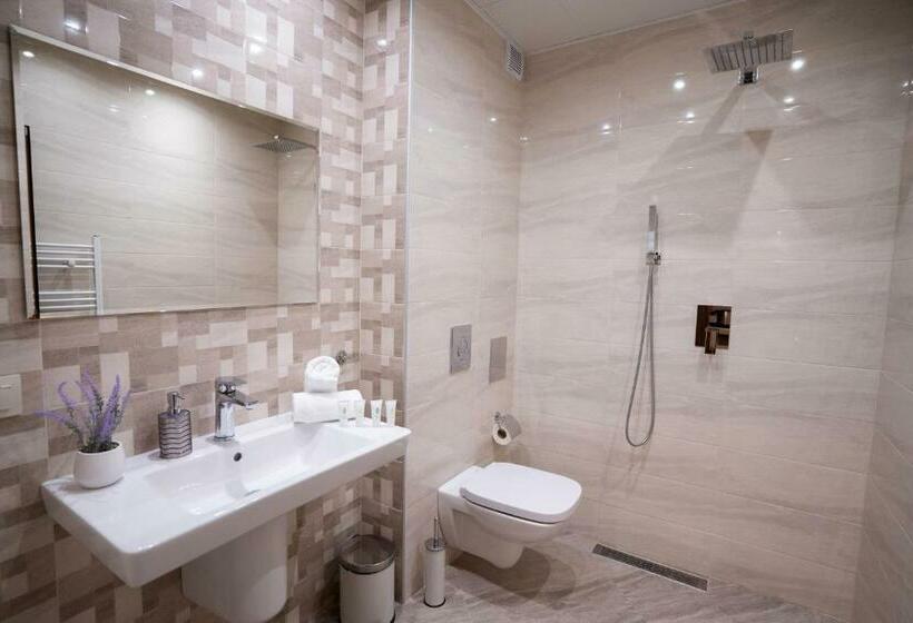 חדר סטנדרט לשלושה עם טרסה, Guest House Velik