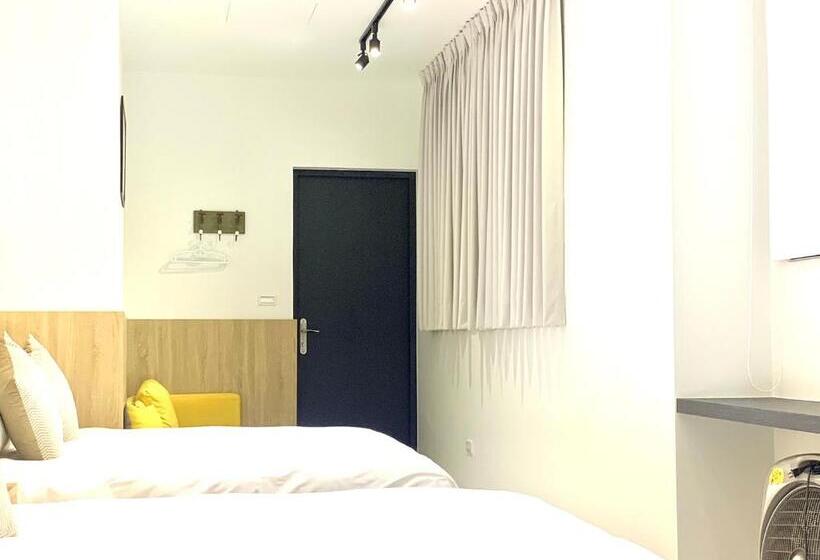 اتاق استاندارد چهارنفره با بالکن, Jabez Homestay