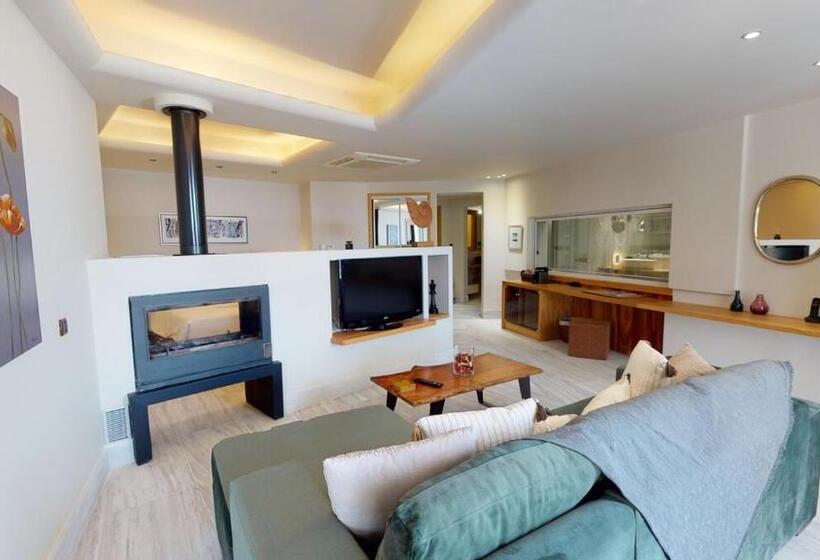 Люкс с гидромассажем, Valeni Boutique Hotel & Spa