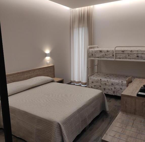 اتاق استاندارد چهارنفره با بالکن, B&b Giglio Di Mare
