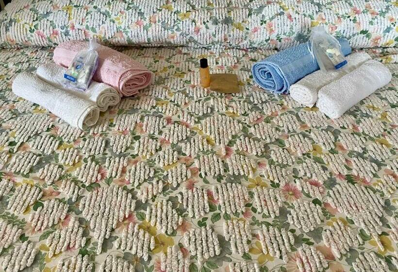 اتاق لوکس با چشم‌انداز دریا, La Ginestra B&b