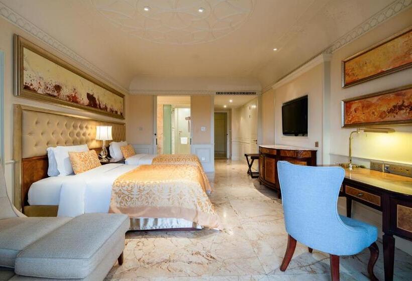 带泳池景观的优质房间, Crowne Plaza Resort Sanya Bay, An Ihg