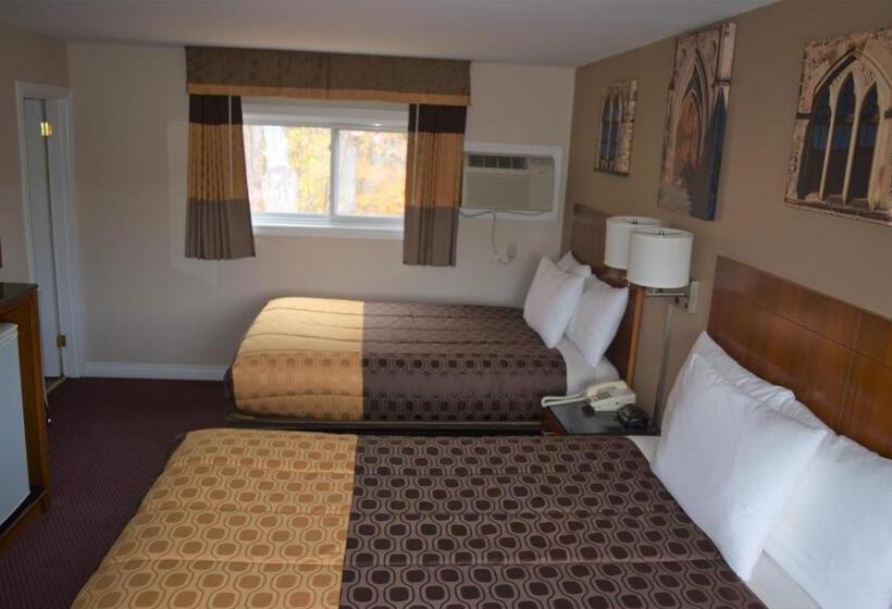 带2个双人床的标准工作室, Knights Inn Arnprior