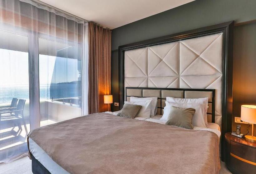 سوئیت با تخت بزرگ, Palacio Del Mar