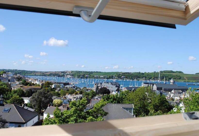 اتاق لوکس با چشم‌انداز دریا, Highcliffe