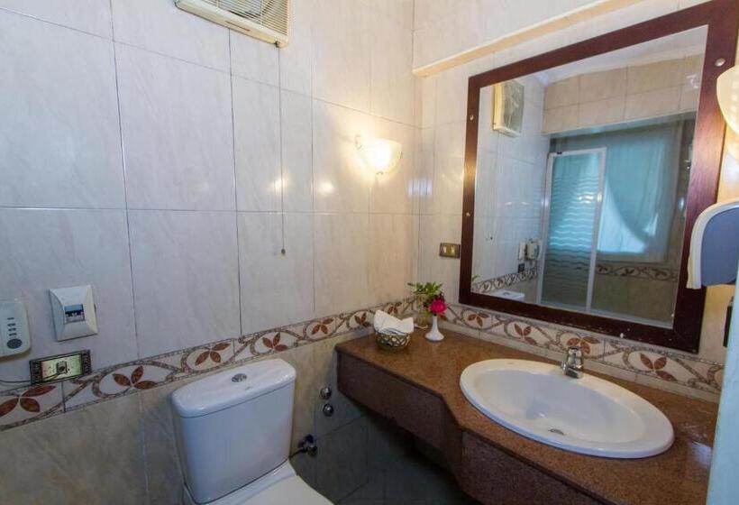 اتاق لوکس سه تخته, Philae Hotel Aswan