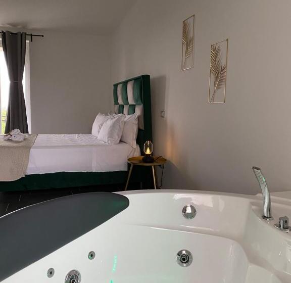 Люкс с гидромассажем, Habitat Luxury Suites