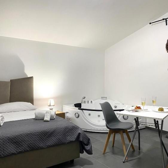 Люкс Кровать Кинг, Habitat Luxury Suites