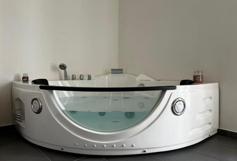 Люкс Кровать Кинг, Habitat Luxury Suites