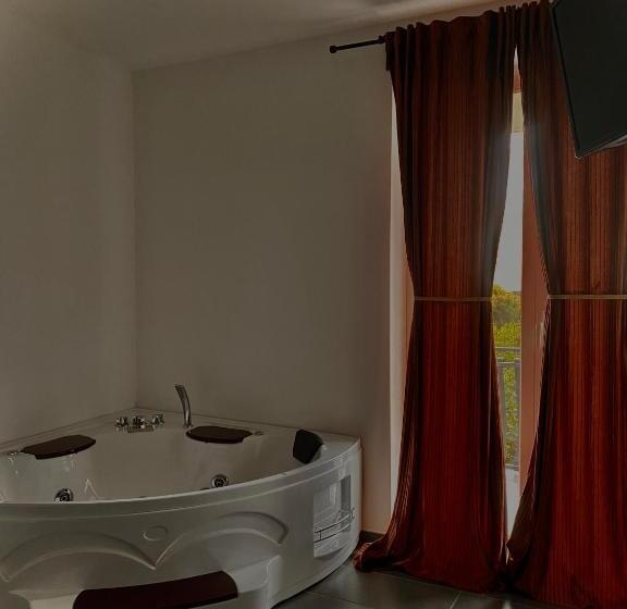 Люкс Повышенной Комфортности, Habitat Luxury Suites