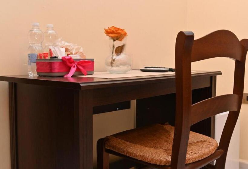 اتاق استاندارد با بالکن, B&b A Capua   I Portici Del Centro