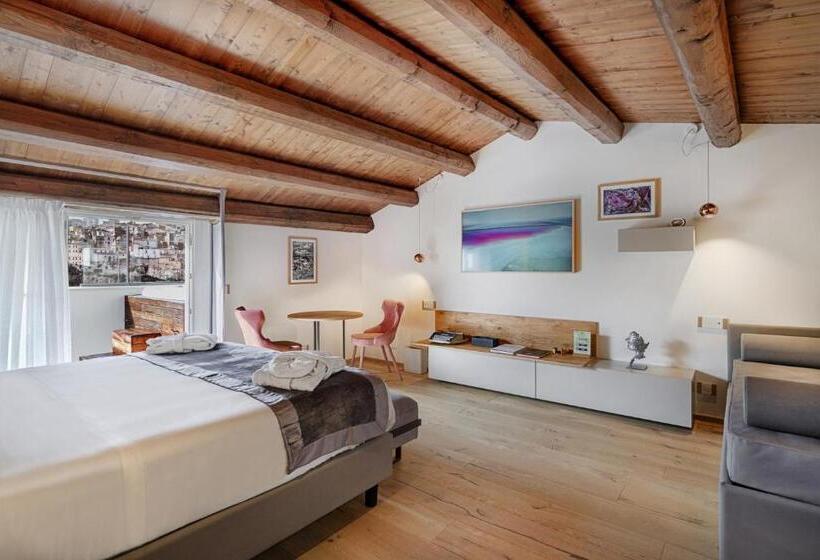 سوئیت با وان آب گرم, Dimora Bonafede Ibla Design Rooms