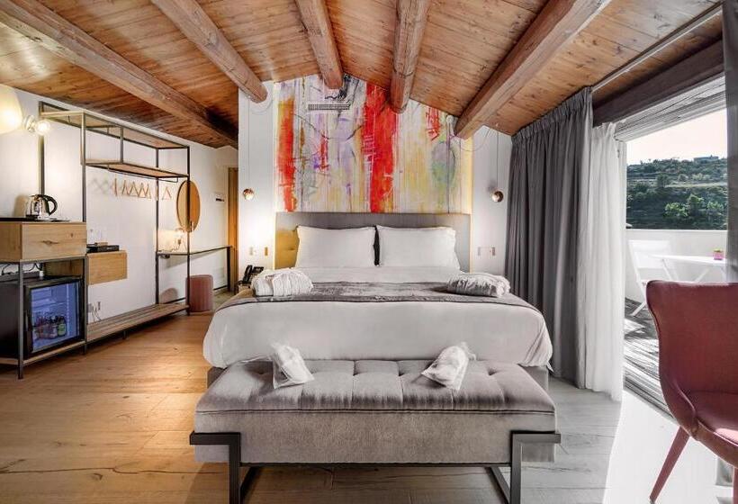 سوئیت با وان آب گرم, Dimora Bonafede Ibla Design Rooms