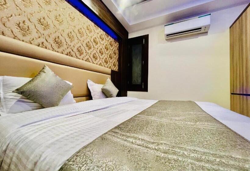 استودیوی سوپریور, Apple Inn & Suites, New Delhi