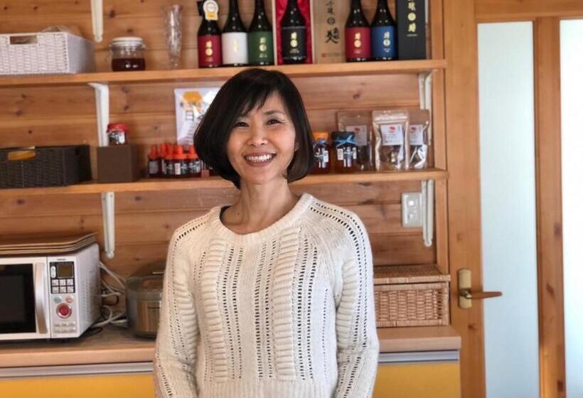 Семейный Номер, 津軽三味線と民謡 ゲストハウス繭子の宿
