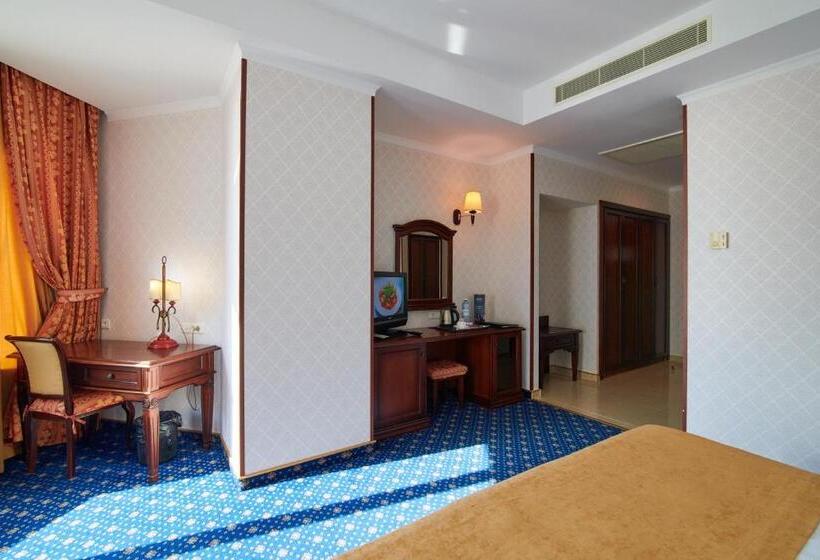 اتاق استاندارد با چشم‌انداز دریا, Grand Hotel Victory