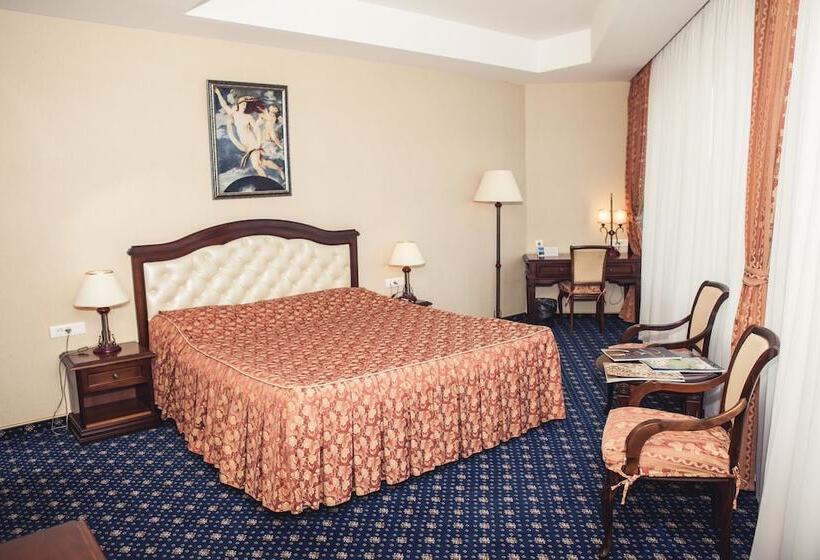 اتاق استاندارد با چشم‌انداز دریا, Grand Hotel Victory