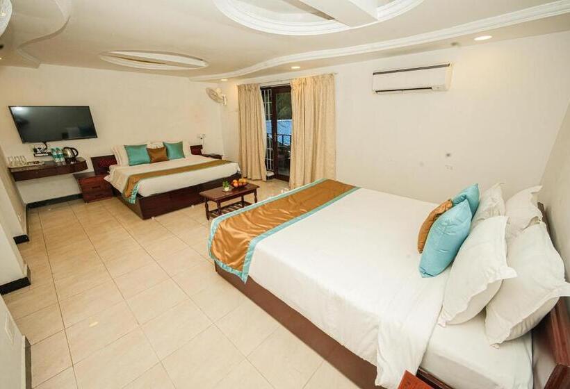 Люкс Повышенной Комфортности, Shelter Beach Resort