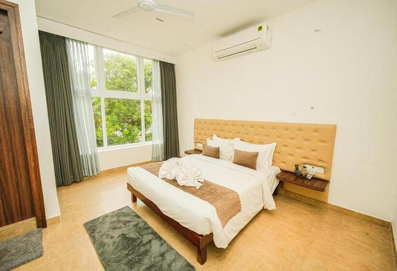 Президентский Люкс, Shelter Beach Resort