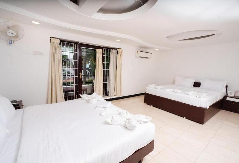 Люкс Повышенной Комфортности, Shelter Beach Resort