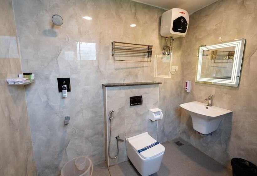 Люкс Повышенной Комфортности, Shelter Beach Resort